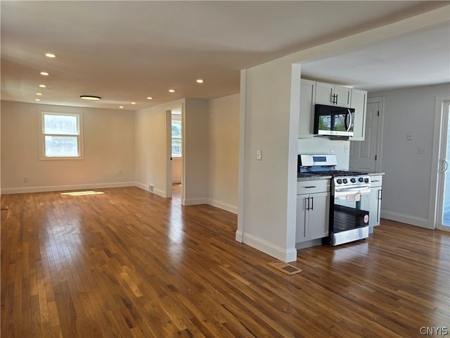 6 Mayberry Place, New Hartford, NY 13413