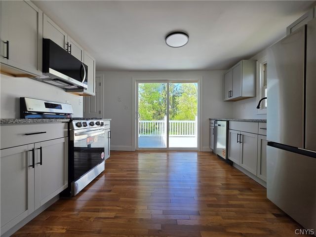 6 Mayberry Place, New Hartford, NY 13413