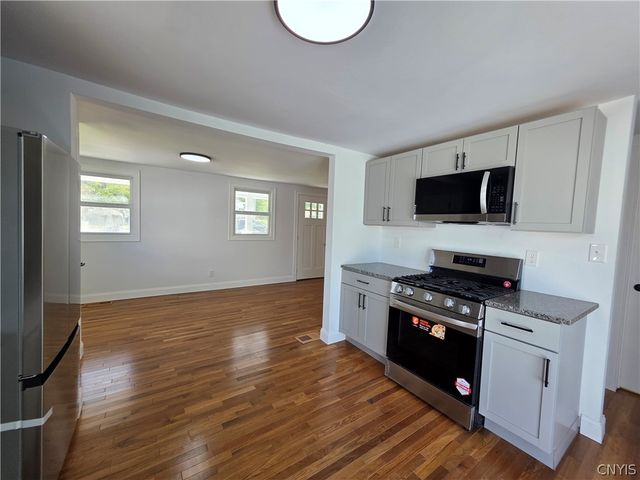 6 Mayberry Place, New Hartford, NY 13413