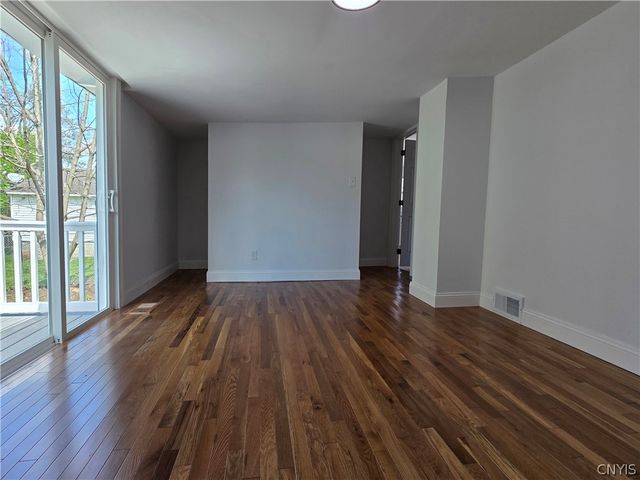 6 Mayberry Place, New Hartford, NY 13413