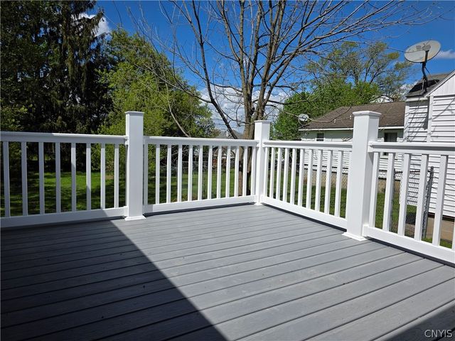 6 Mayberry Place, New Hartford, NY 13413