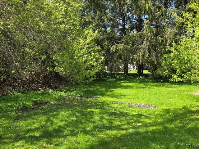 6 Mayberry Place, New Hartford, NY 13413