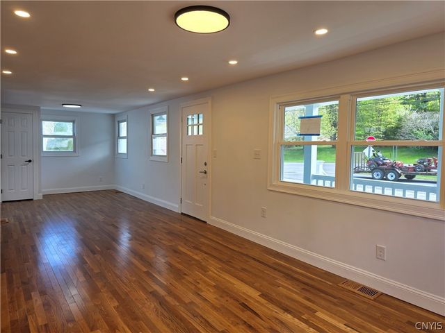 6 Mayberry Place, New Hartford, NY 13413