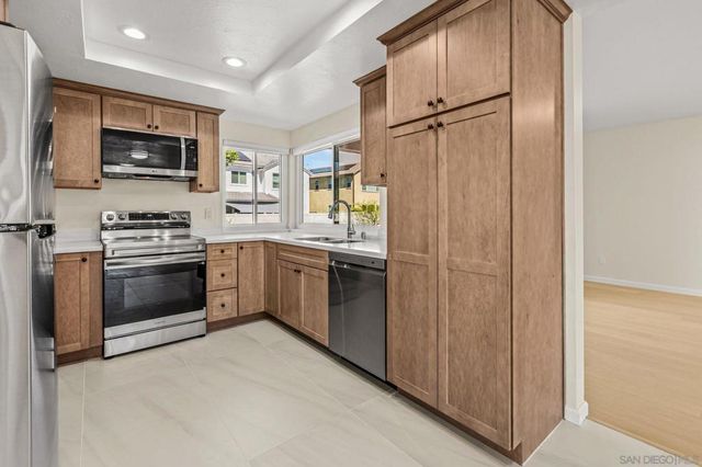 1320 La Mirada Ave, Escondido, CA 92026