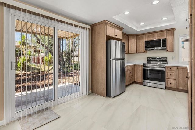 1320 La Mirada Ave, Escondido, CA 92026