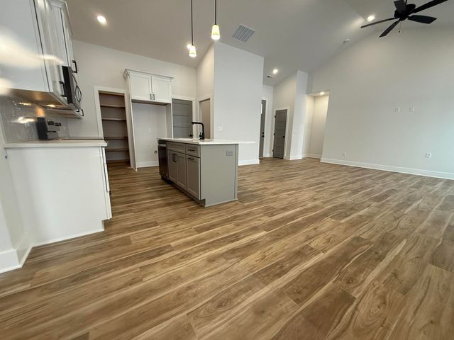 5538 W 42nd Street South, Wichita, KS 67215