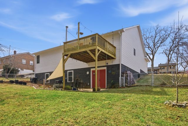 209 Courtland CIR, Galax, VA 24333