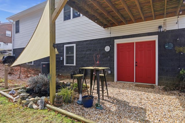 209 Courtland CIR, Galax, VA 24333