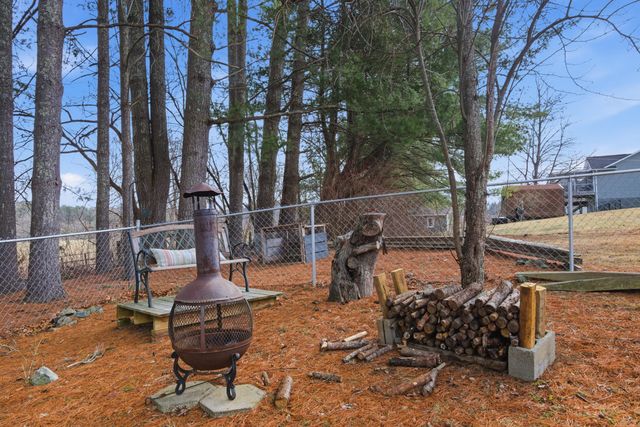 209 Courtland CIR, Galax, VA 24333