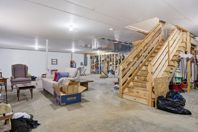 209 Courtland CIR, Galax, VA 24333