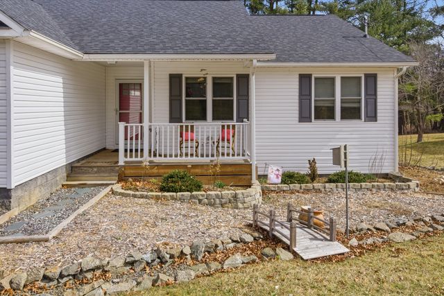 209 Courtland CIR, Galax, VA 24333