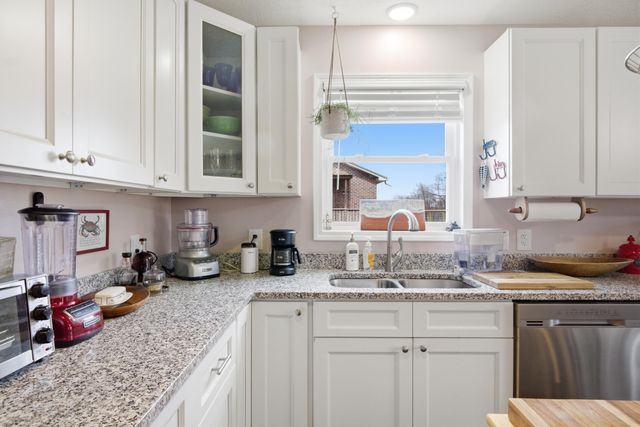 209 Courtland CIR, Galax, VA 24333