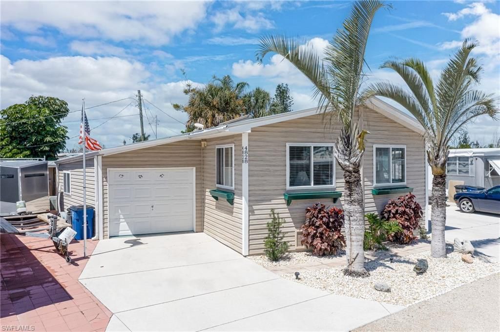 4828 FLAMINGO DR, St. James City, FL 33956