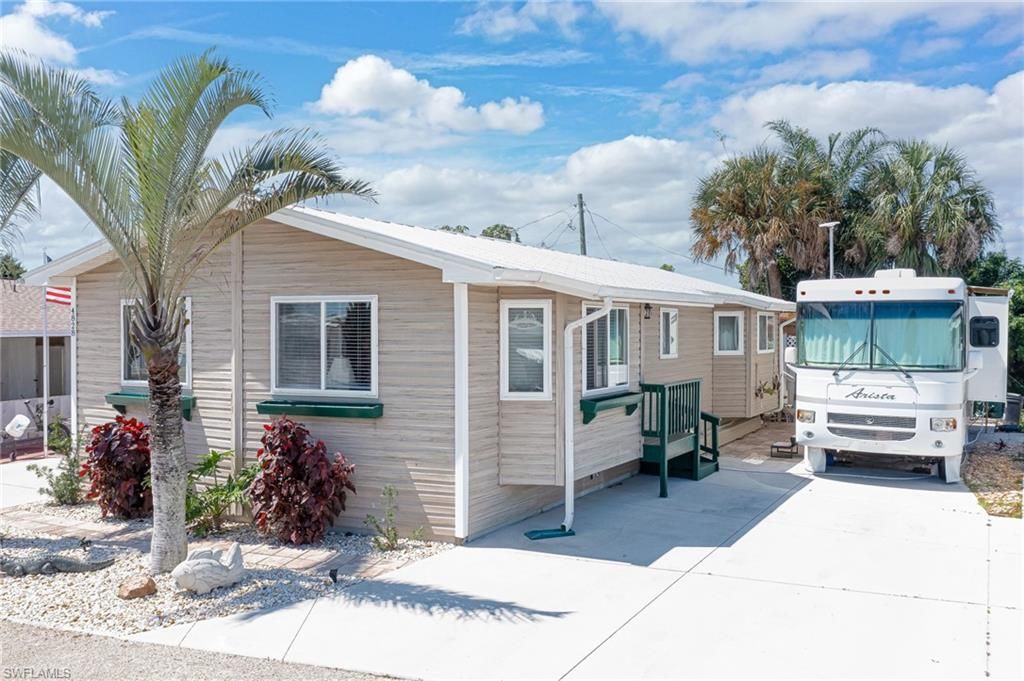 4828 FLAMINGO DR, ST. JAMES CITY, FL 33956 — photo 2