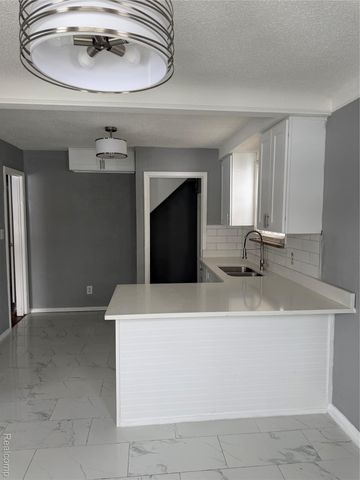 15414 Eastburn Street, Detroit, MI 48205