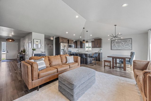 909 Ashley Drive W, West Fargo, ND 58078