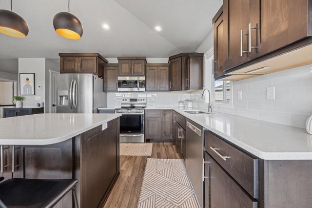 909 Ashley Drive W, West Fargo, ND 58078