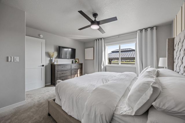 909 Ashley Drive W, West Fargo, ND 58078