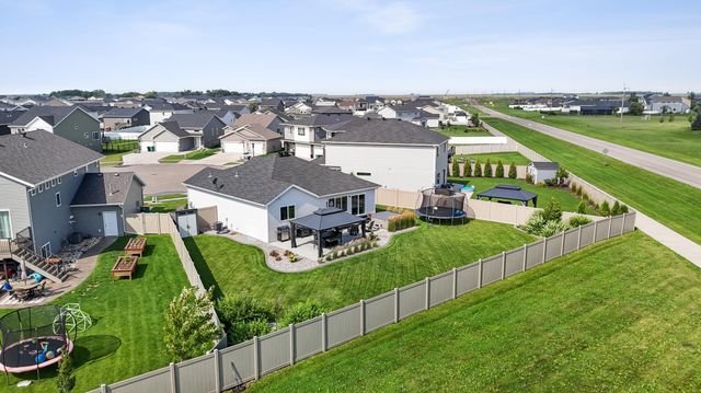 909 Ashley Drive W, West Fargo, ND 58078