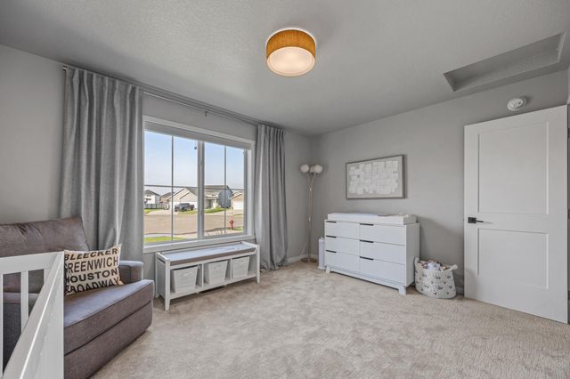 909 Ashley Drive W, West Fargo, ND 58078