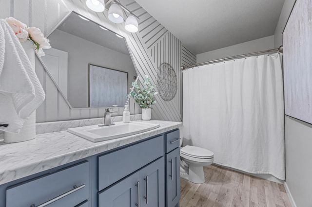 909 Ashley Drive W, West Fargo, ND 58078