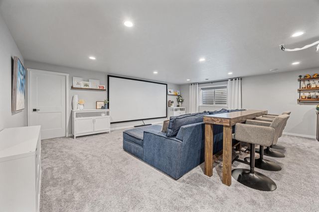 909 Ashley Drive W, West Fargo, ND 58078