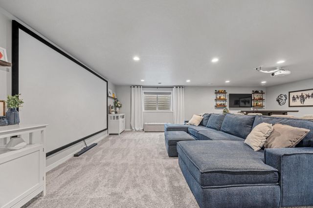 909 Ashley Drive W, West Fargo, ND 58078