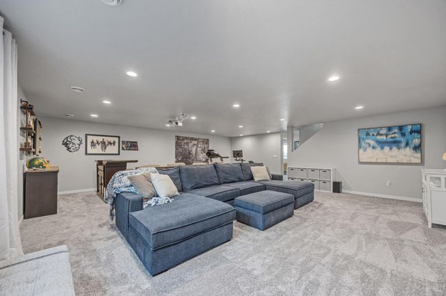 909 Ashley Drive W, West Fargo, ND 58078