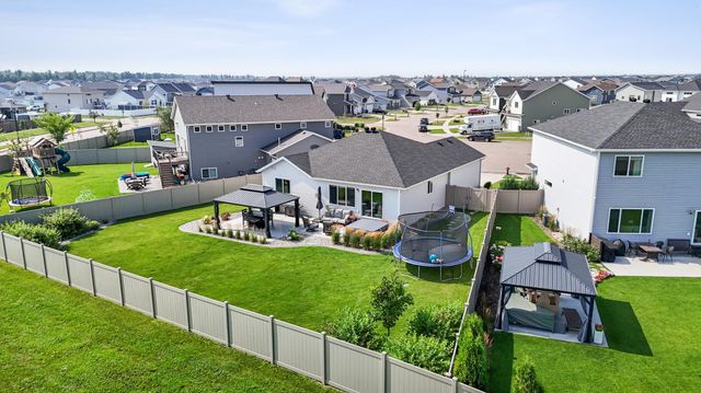 909 Ashley Drive W, West Fargo, ND 58078