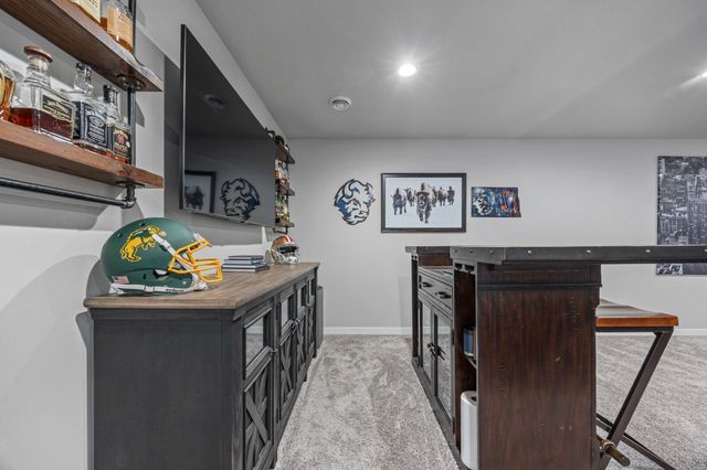 909 Ashley Drive W, West Fargo, ND 58078