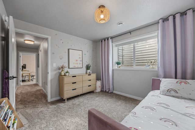 909 Ashley Drive W, West Fargo, ND 58078