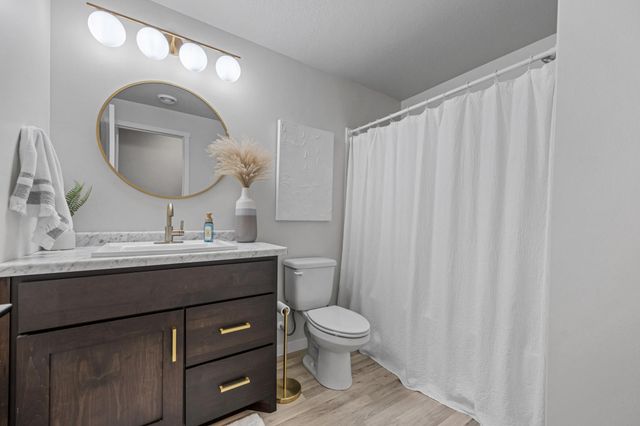 909 Ashley Drive W, West Fargo, ND 58078