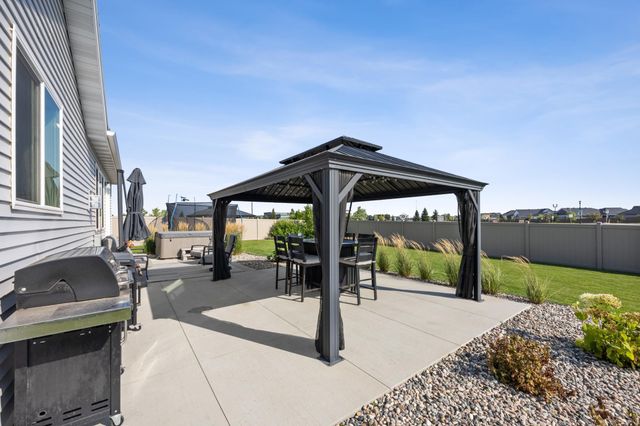 909 Ashley Drive W, West Fargo, ND 58078