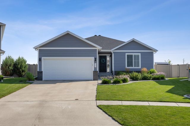 909 Ashley Drive W, West Fargo, ND 58078