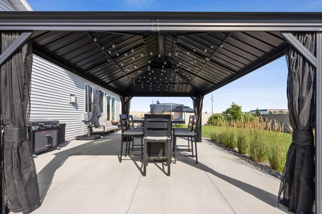 909 Ashley Drive W, West Fargo, ND 58078