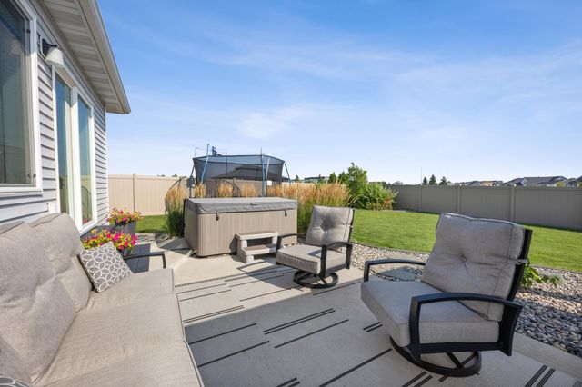 909 Ashley Drive W, West Fargo, ND 58078