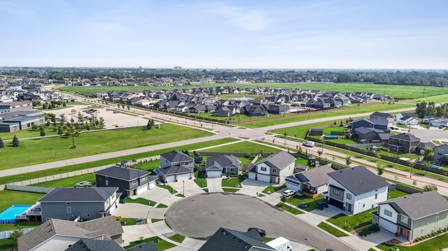 909 Ashley Drive W, West Fargo, ND 58078