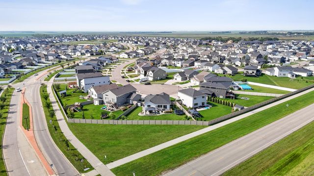 909 Ashley Drive W, West Fargo, ND 58078