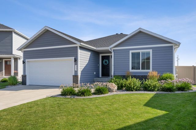 909 Ashley Drive W, West Fargo, ND 58078