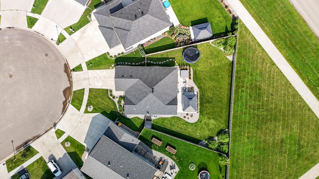 909 Ashley Drive W, West Fargo, ND 58078