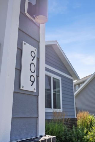 909 Ashley Drive W, West Fargo, ND 58078