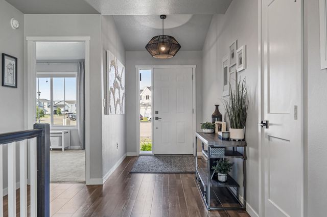 909 Ashley Drive W, West Fargo, ND 58078