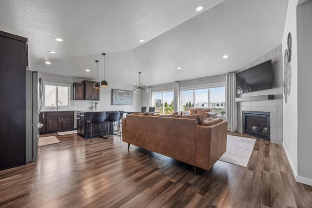 909 Ashley Drive W, West Fargo, ND 58078