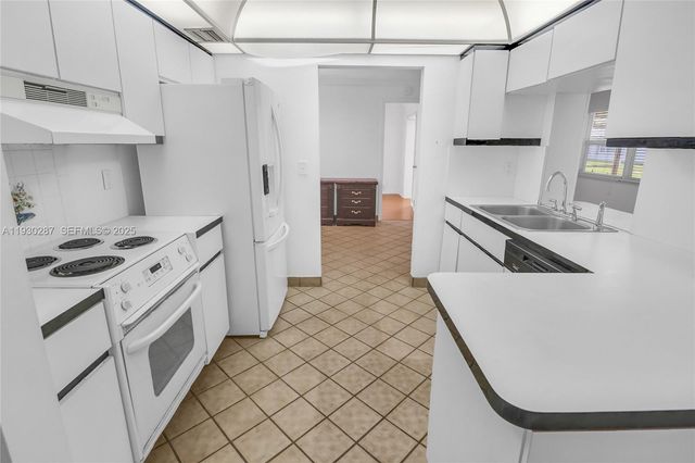 1331 Campanelli Dr, Plantation, FL 33322