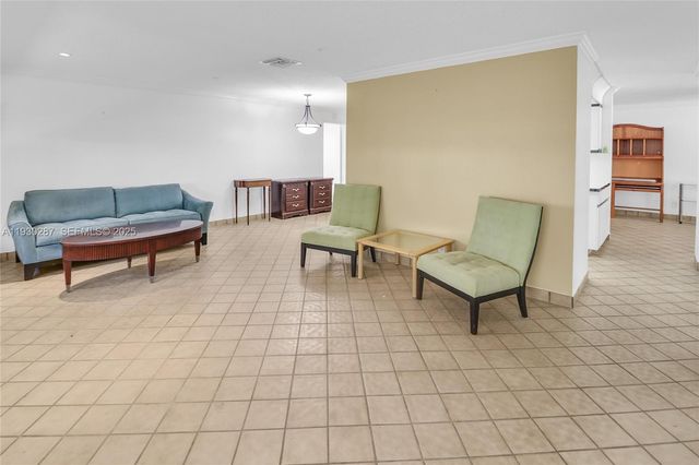 1331 Campanelli Dr, Plantation, FL 33322