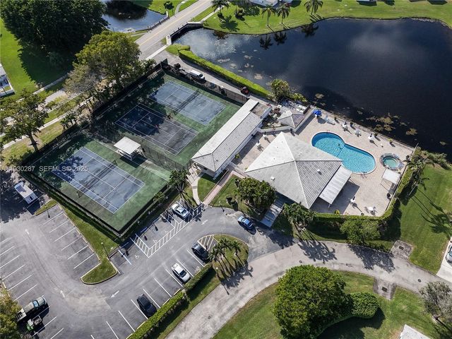 1331 Campanelli Dr, Plantation, FL 33322