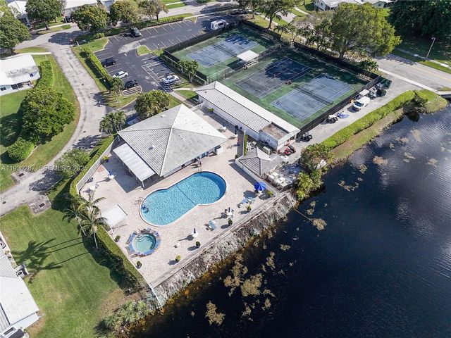 1331 Campanelli Dr, Plantation, FL 33322