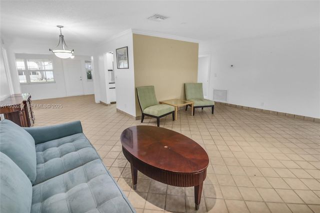 1331 Campanelli Dr, Plantation, FL 33322