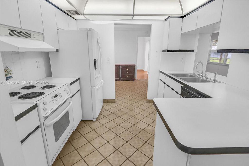 Image 12 of property listing at 1331 Campanelli Dr, Plantation, FL 33322