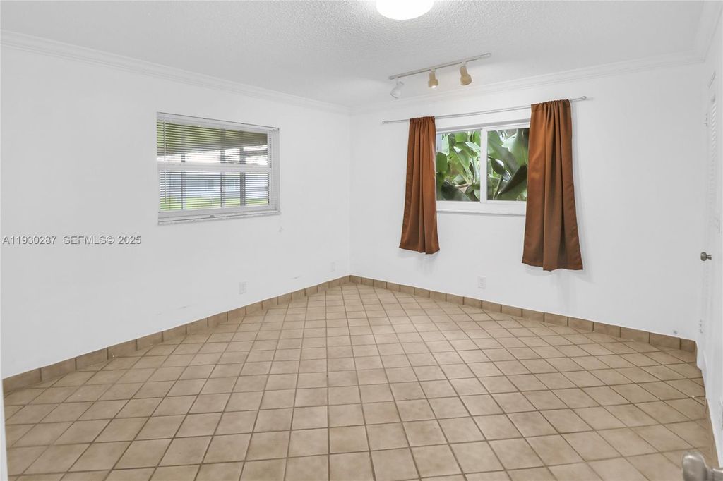 Image 20 of property listing at 1331 Campanelli Dr, Plantation, FL 33322